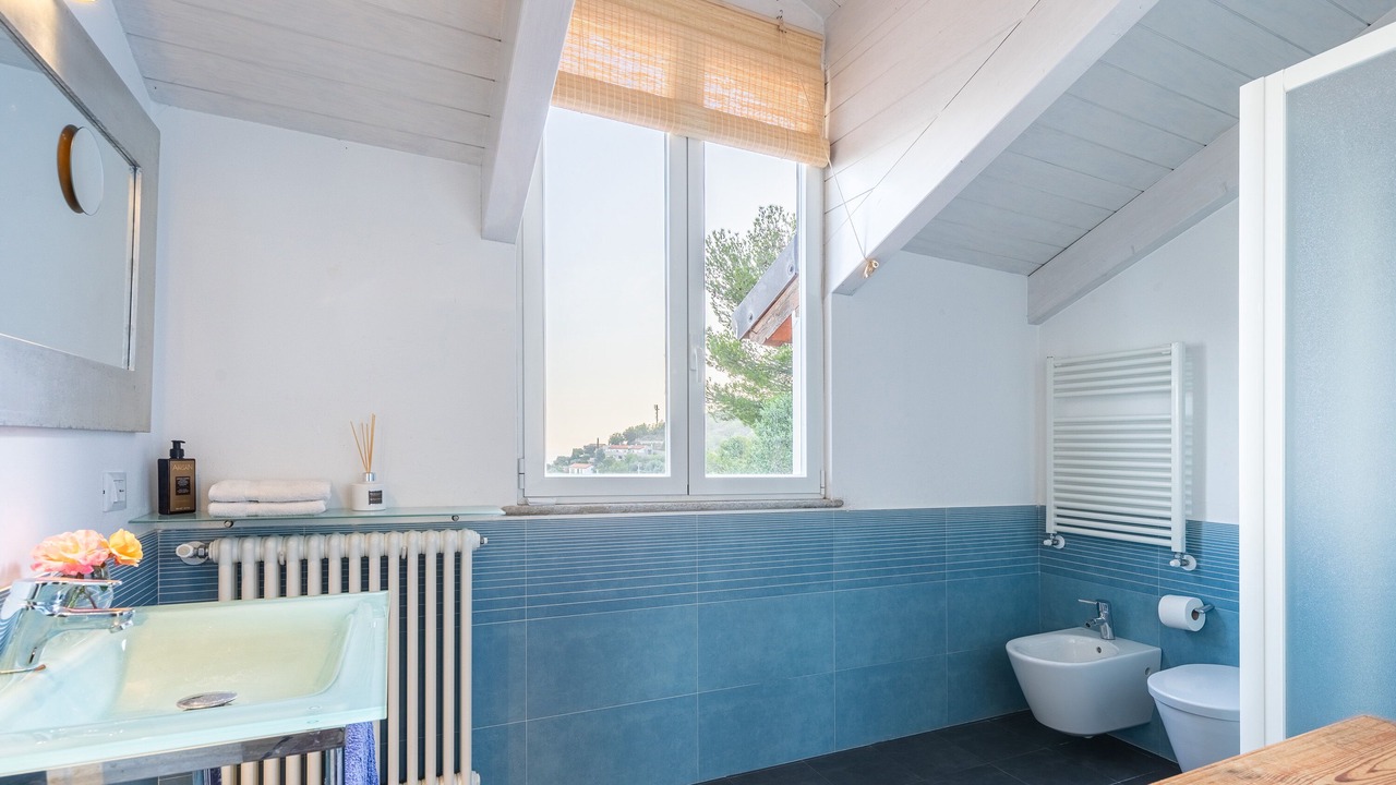 Photo of Bathroom in Capo Mimosa-Rollo