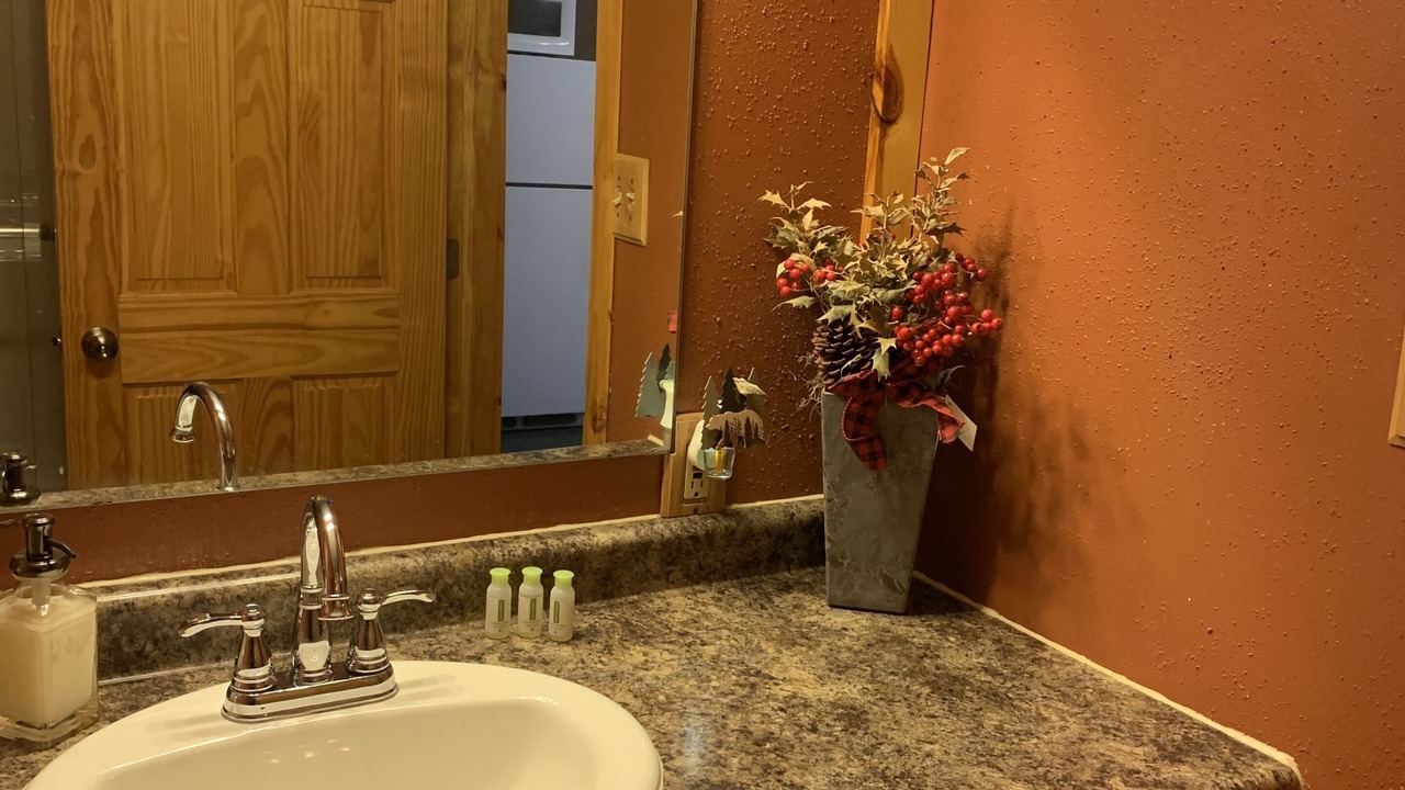Photo of Bathroom in Sioux Narrows Nestor Falls