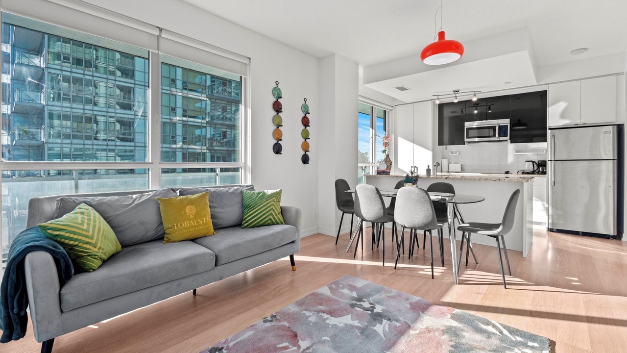 Photo of Livingroom in Yonge-Eglinton