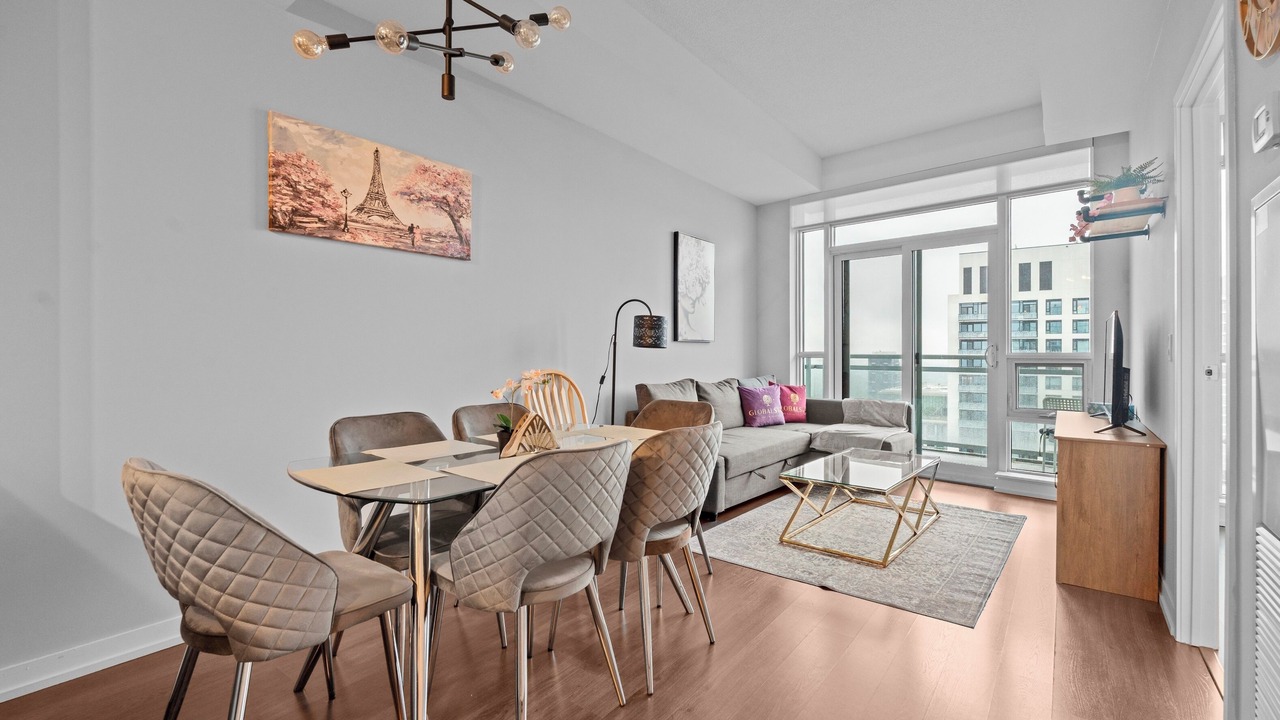 Photo of Livingroom in Yonge-Eglinton