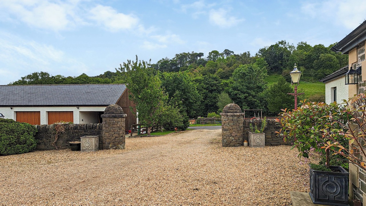 Photo of Outdoor in Howwood