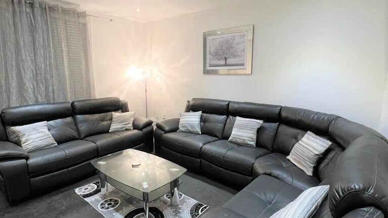 Photo of Livingroom in Hurlet