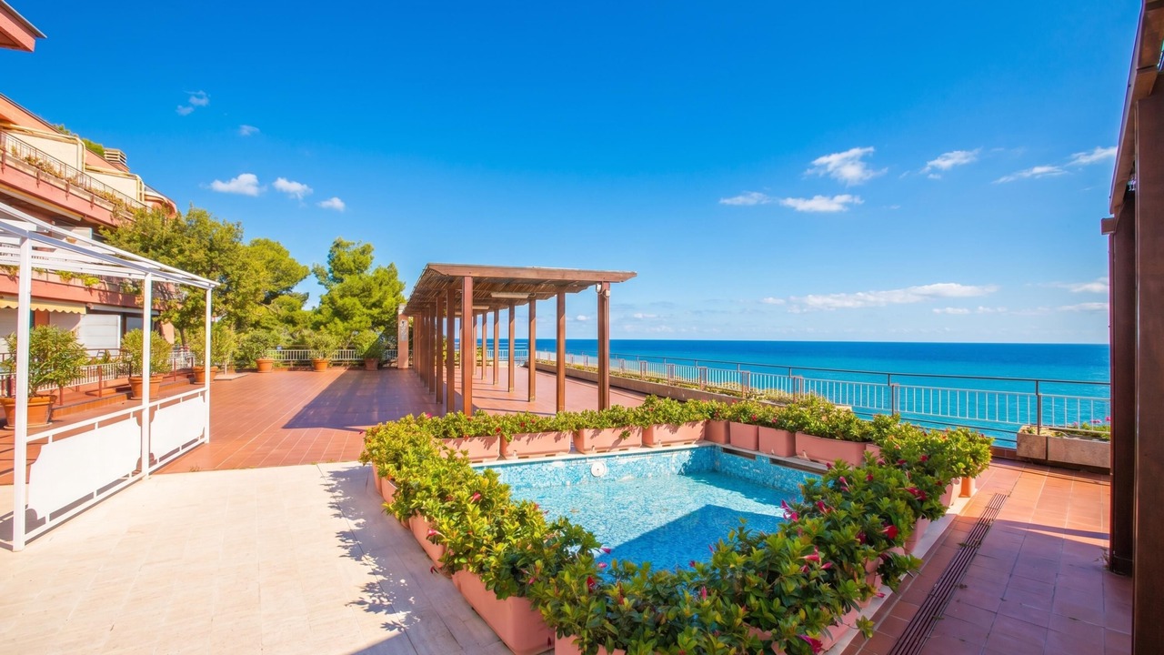 Photo of Outdoor in Capo Mimosa-Rollo