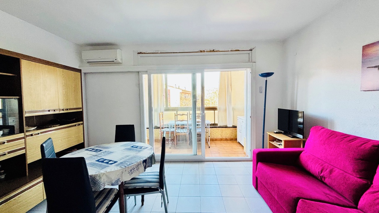 Photo of Livingroom in Roses Town Center