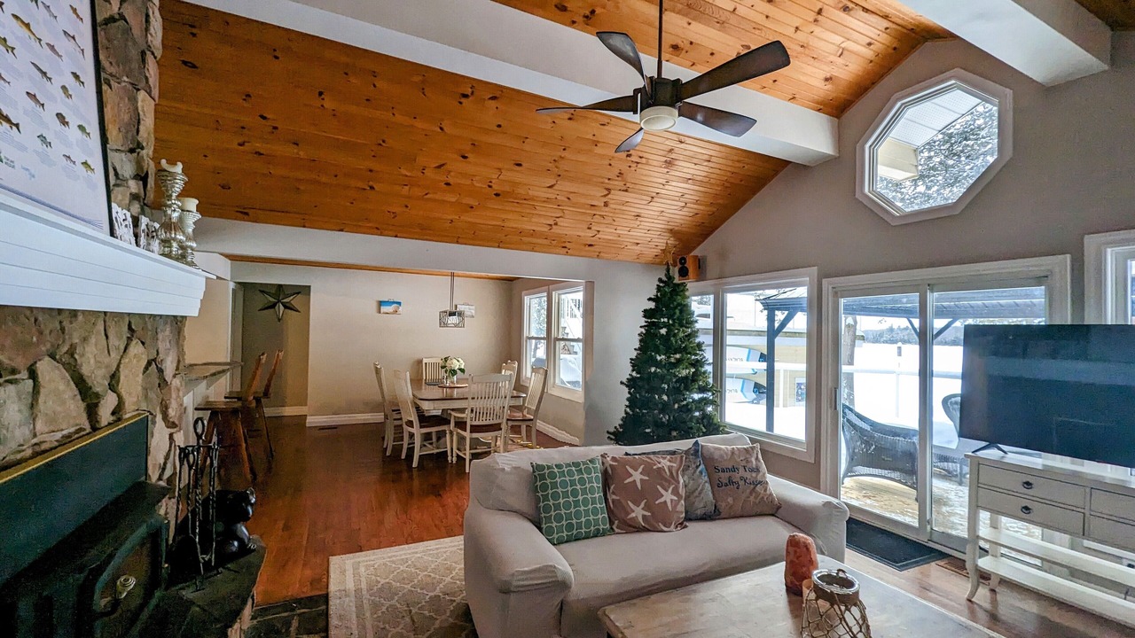 Photo of Livingroom in Trent Lakes