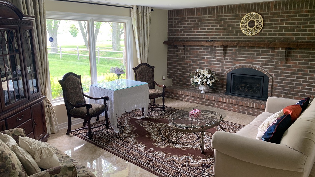 Photo of Livingroom in Fort Erie