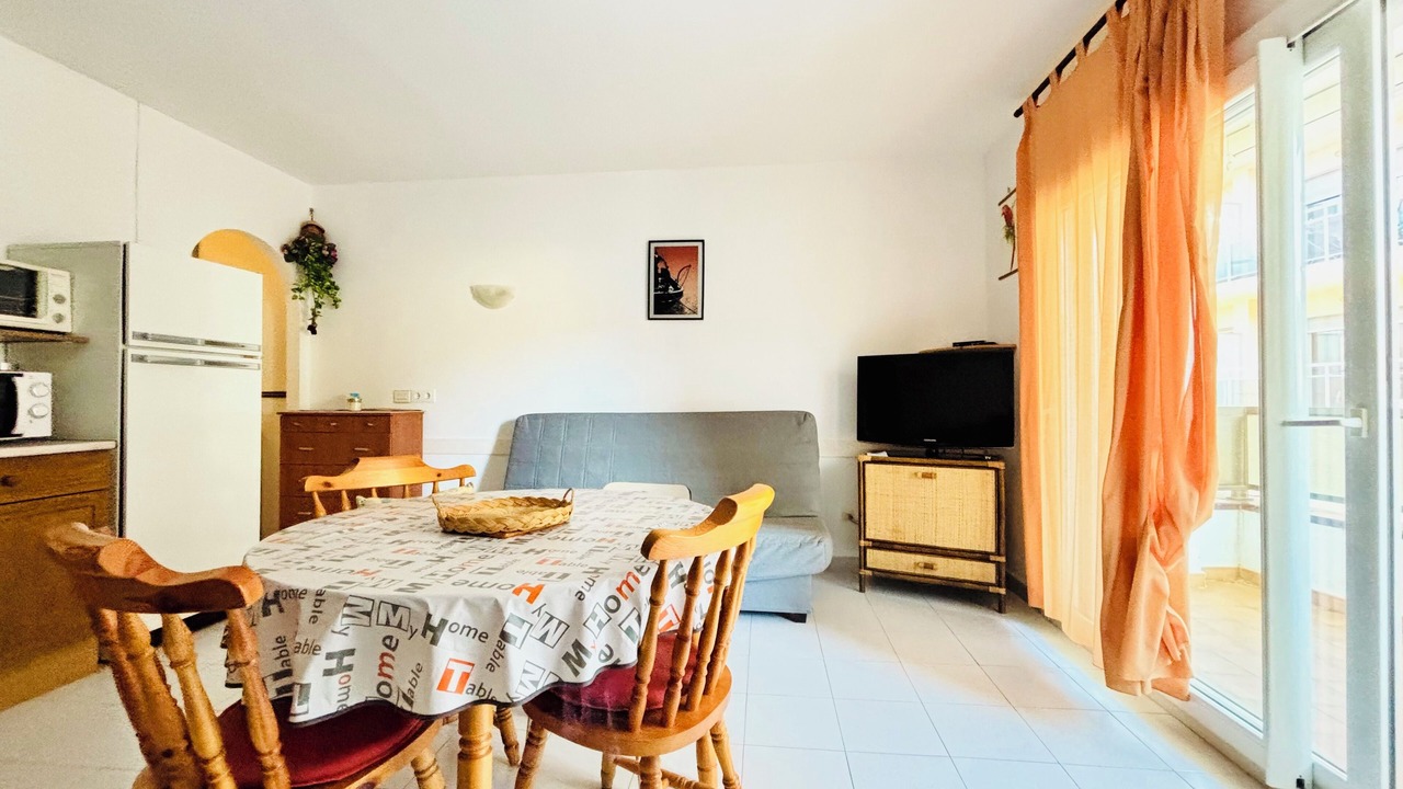 Photo of Livingroom in Roses Town Center
