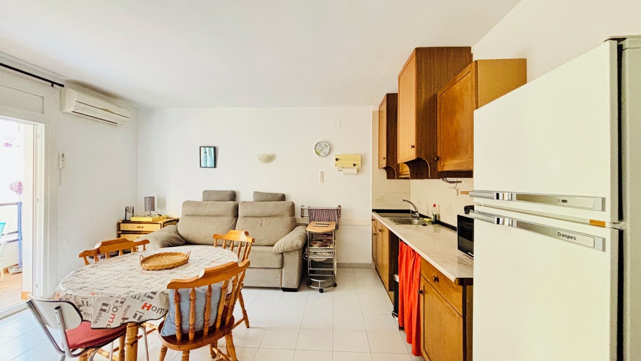 Photo of Livingroom in Roses Town Center