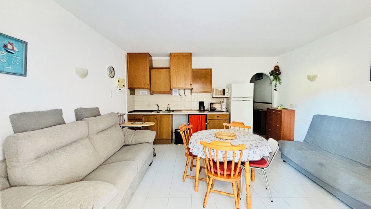 Photo of Livingroom in Roses Town Center