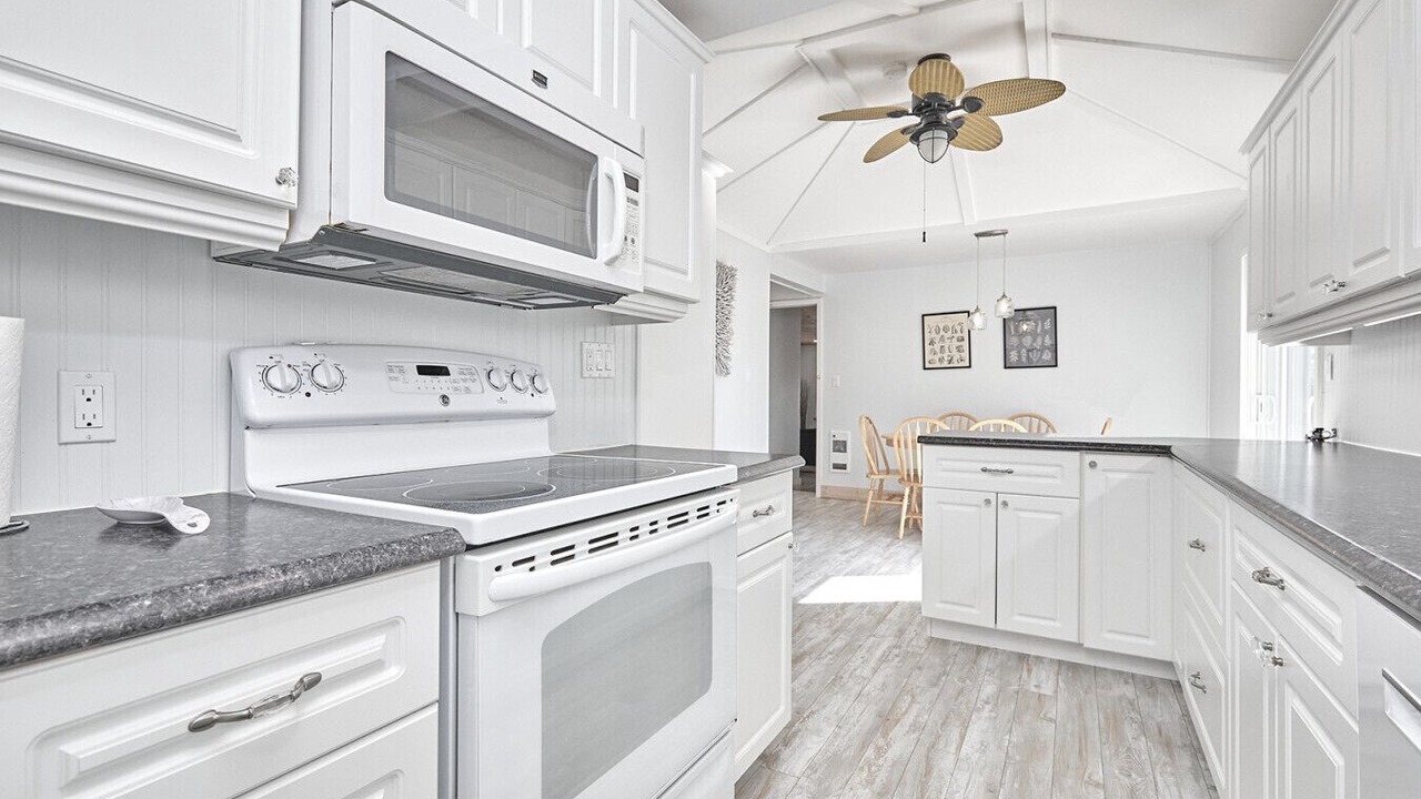 Photo of Kitchen in Honey Harbour