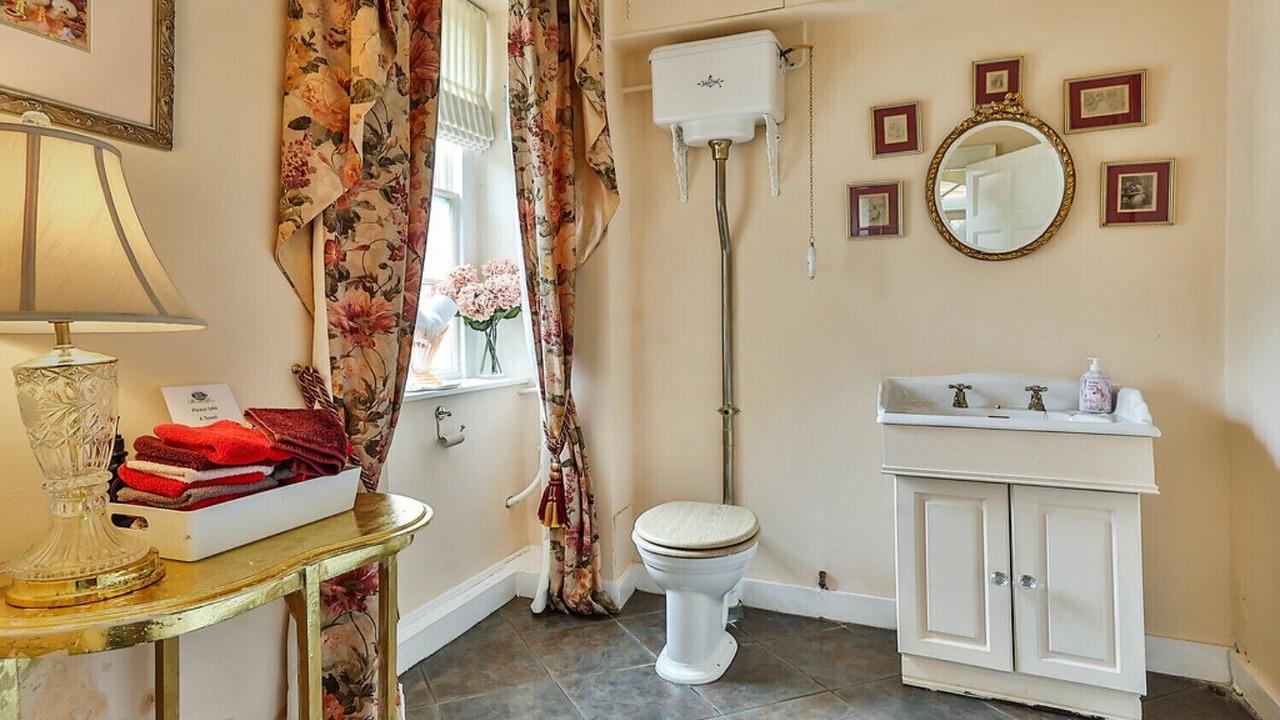Photo of Bathroom in Alkborough