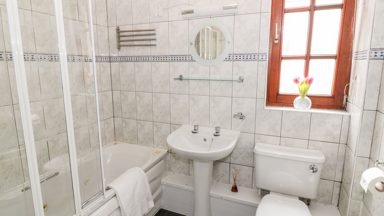 Photo of Bathroom in Dailly