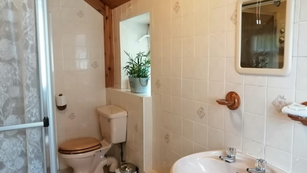 Photo of Bathroom in Biggar