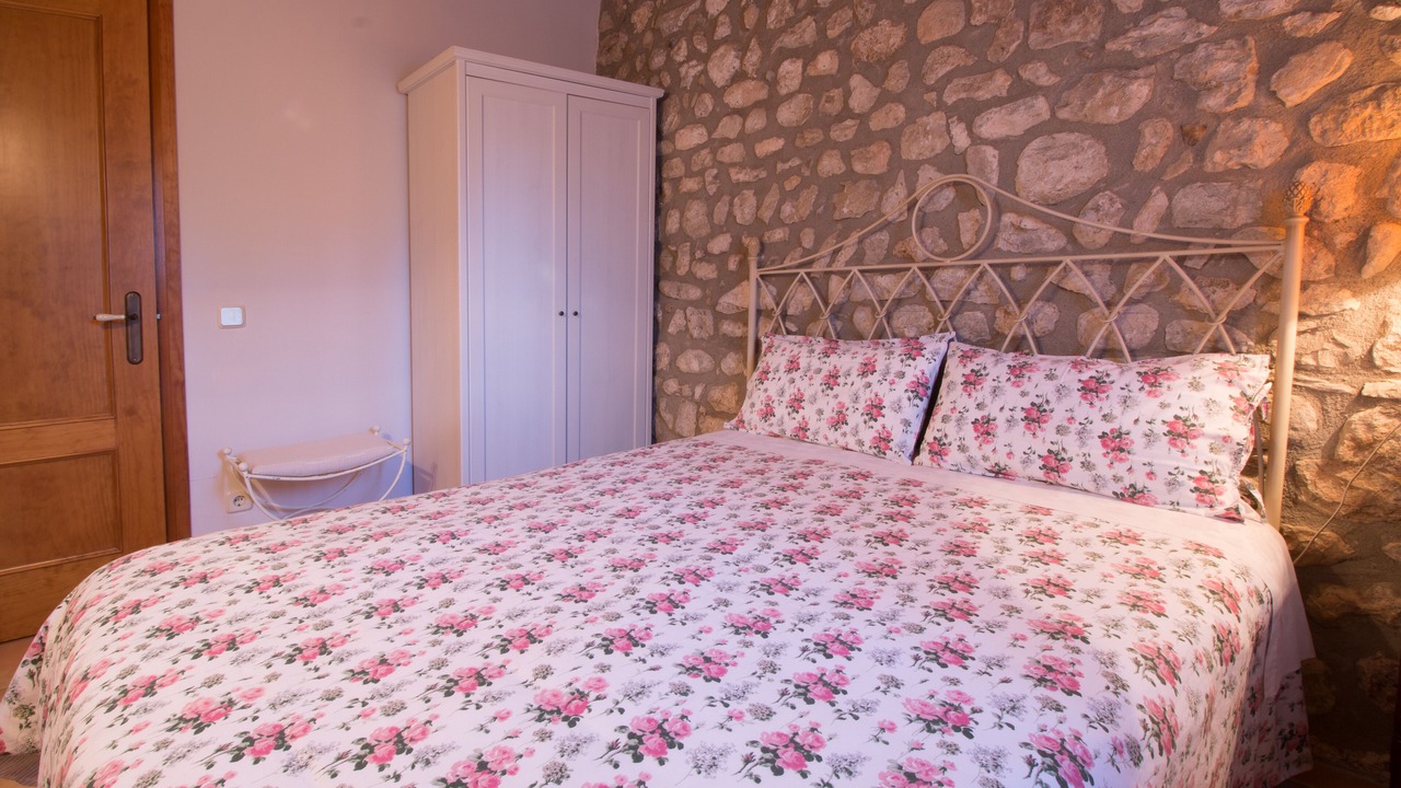 Photo of Bedroom in Maia de Montcal