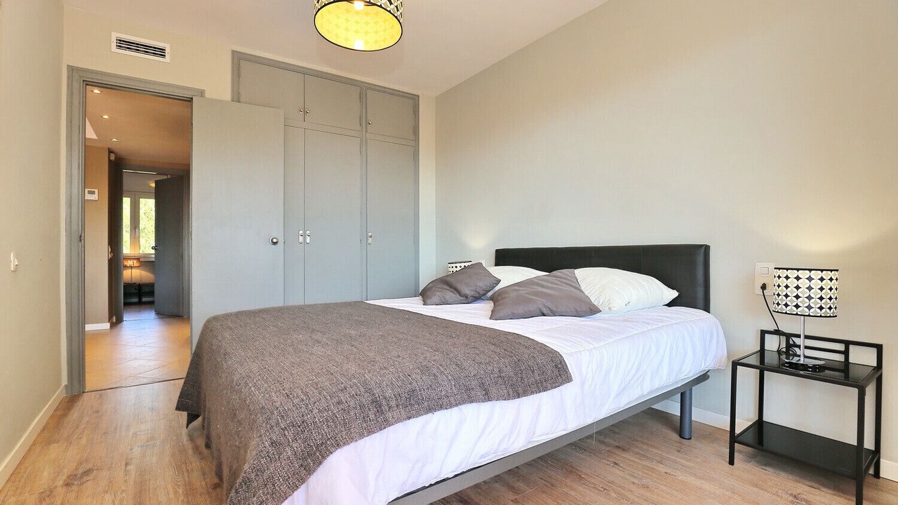 Photo of Bedroom in Roses Town Center