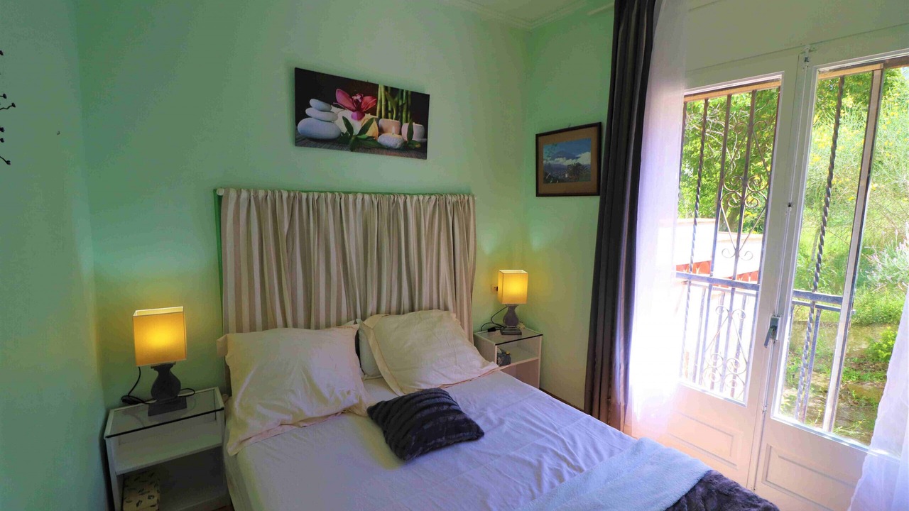 Photo of Bedroom in Roses Town Center