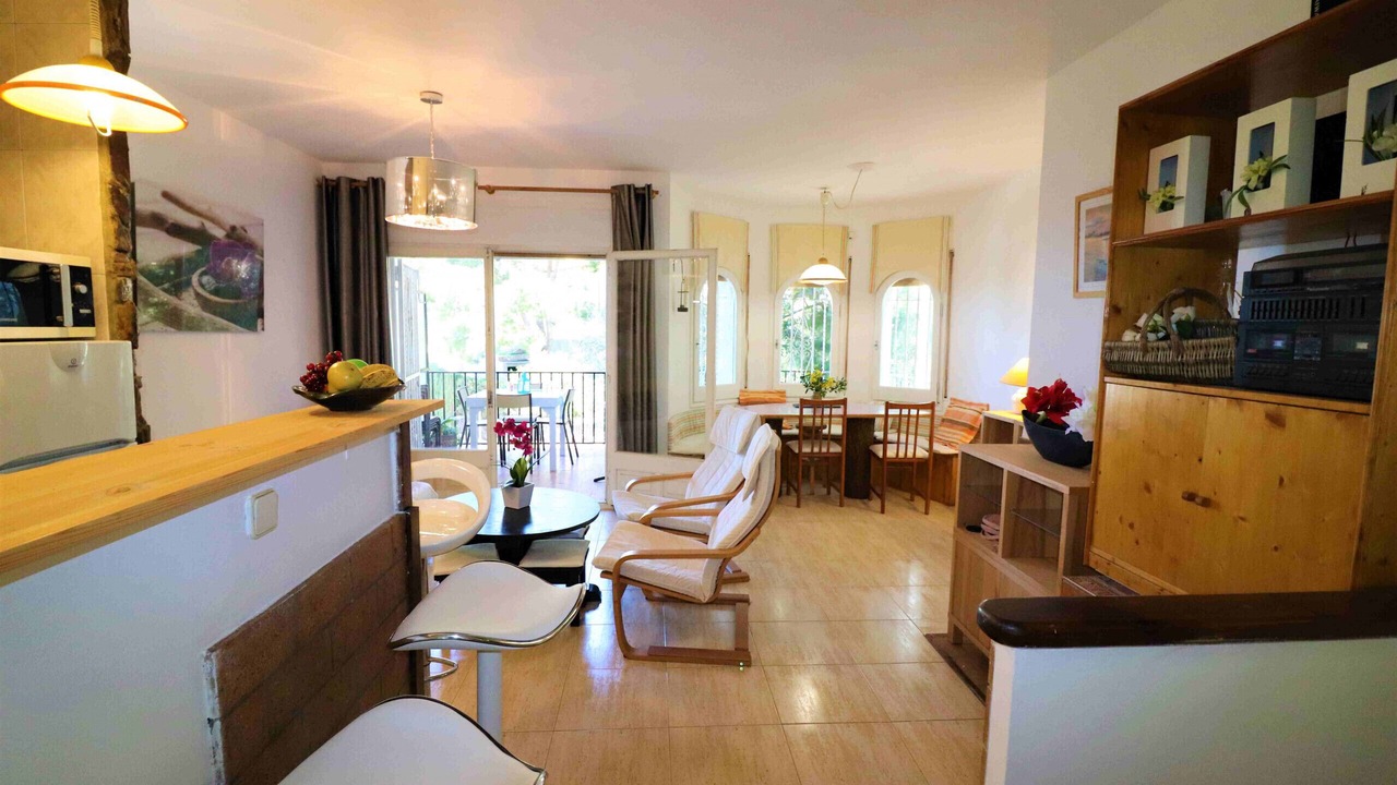 Photo of Livingroom in Roses Town Center