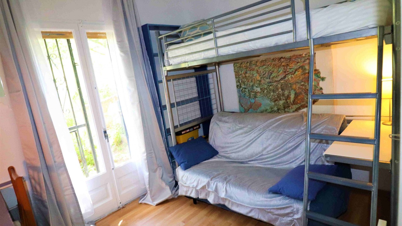 Photo of Bedroom in Roses Town Center