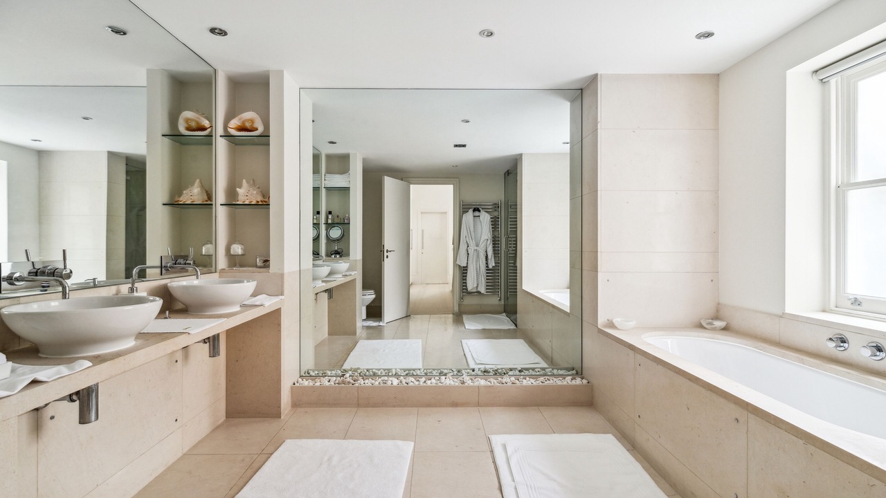 Photo of Bathroom in Bayswater