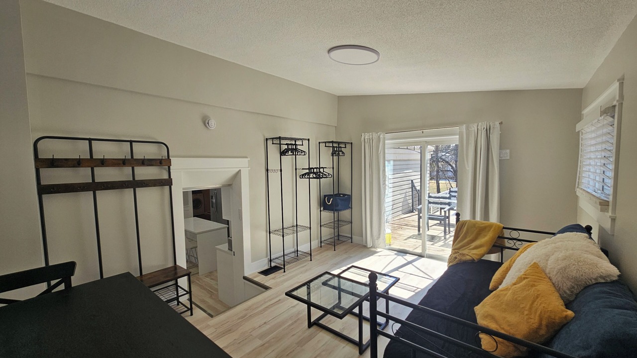 Photo of Livingroom in Amherstview