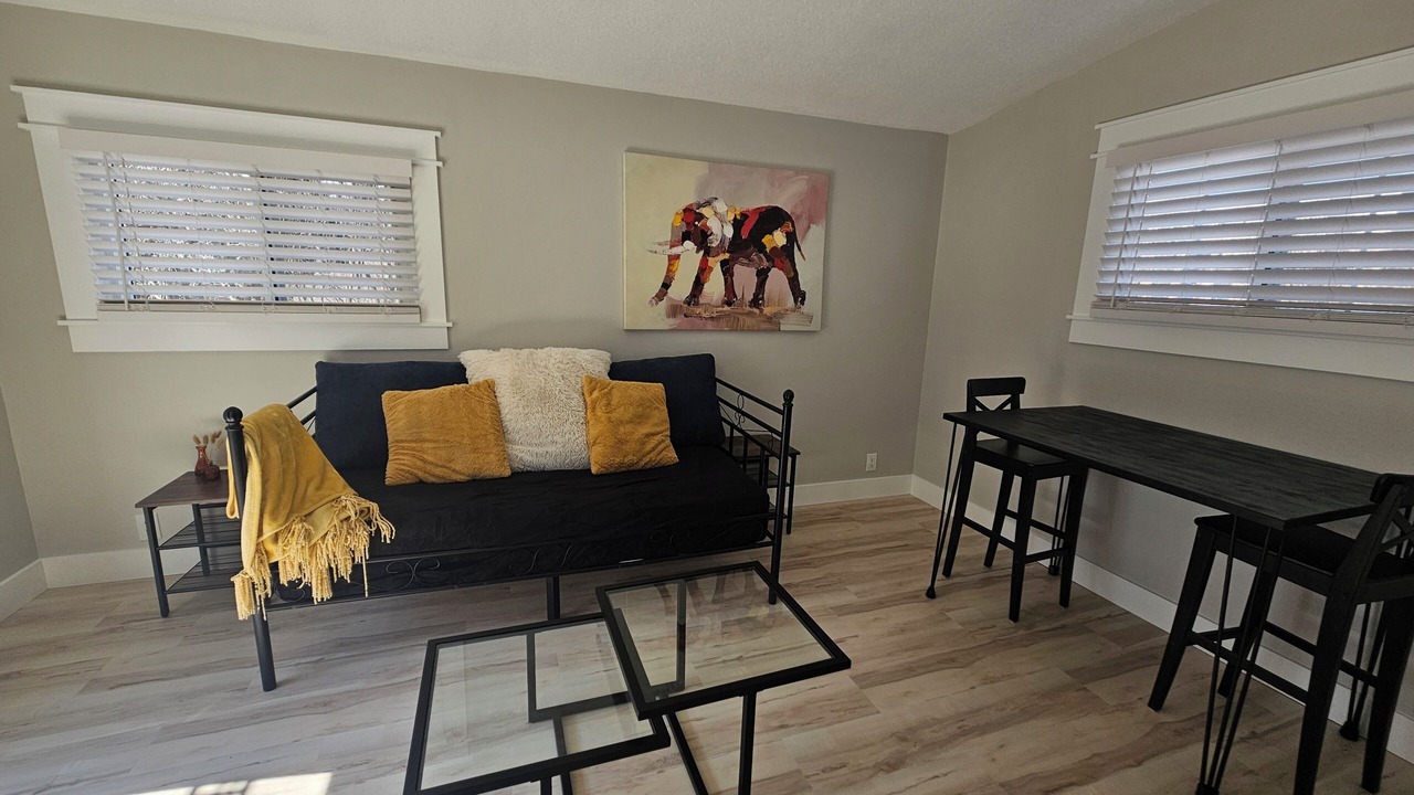 Photo of Livingroom in Amherstview