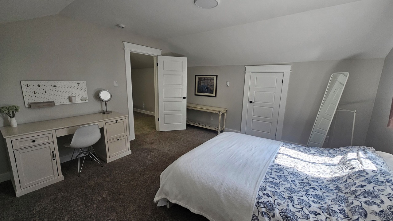 Photo of Bedroom in Amherstview