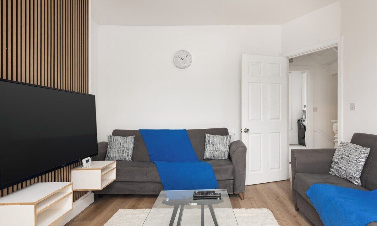 Photo of Livingroom in Seven Kings