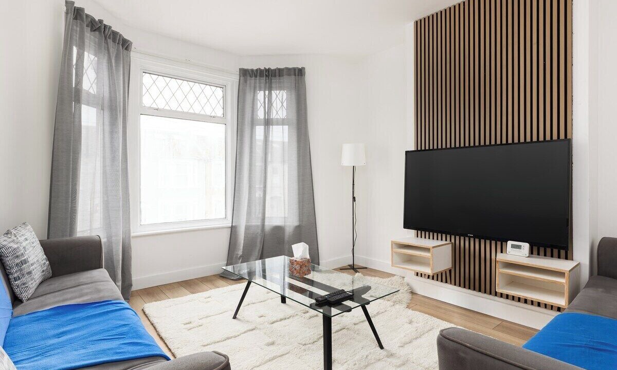 Photo of Livingroom in Seven Kings