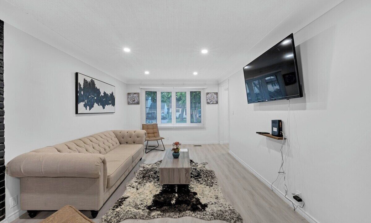 Photo of Livingroom in East Windsor