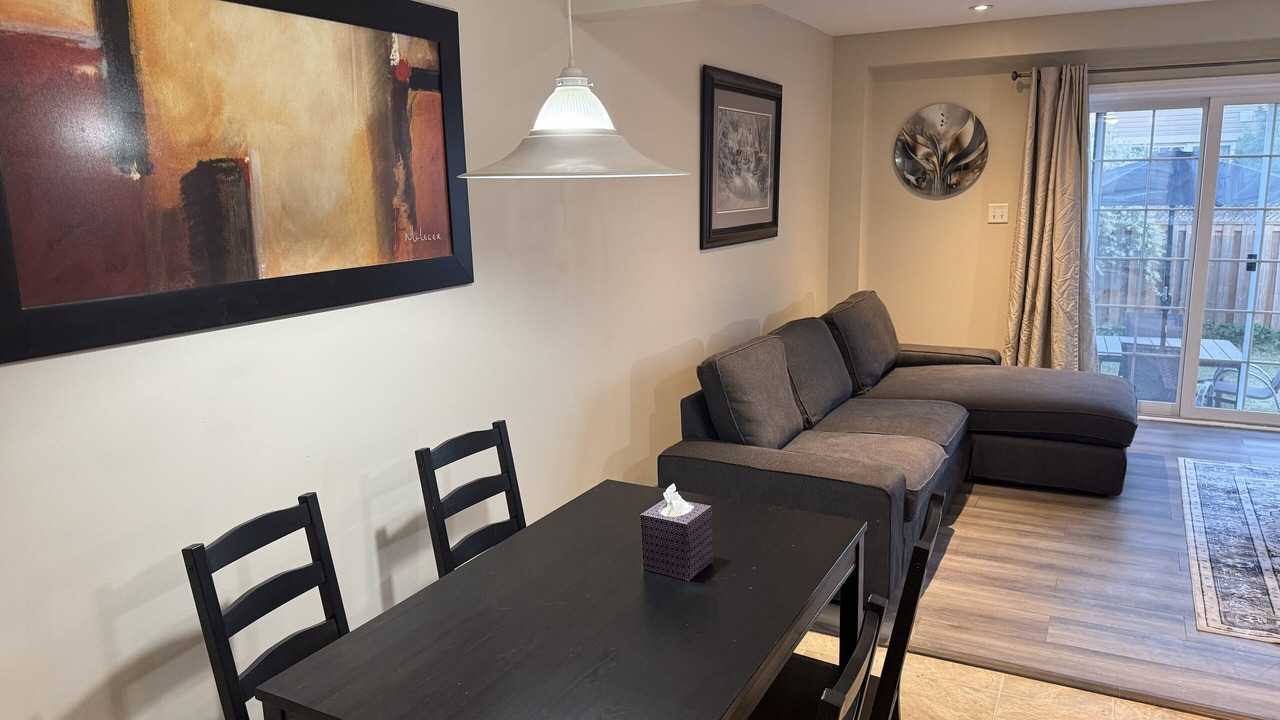 Photo of Livingroom in Grand River South
