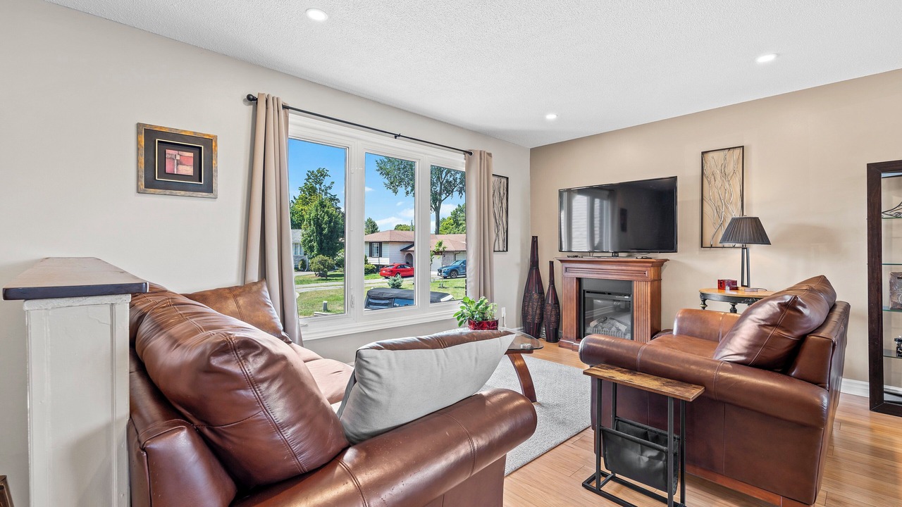 Photo of Livingroom in Amherstview