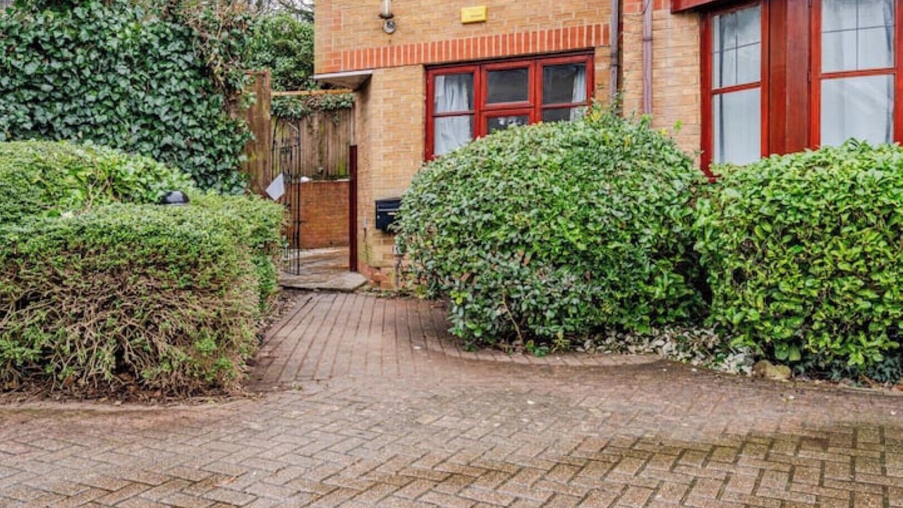 Photo of Outdoor in West Hendon