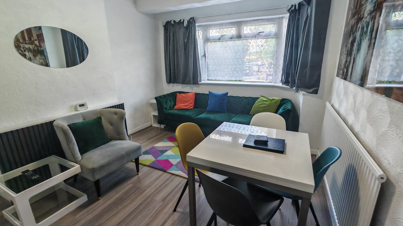 Photo of Livingroom in Borehamwood