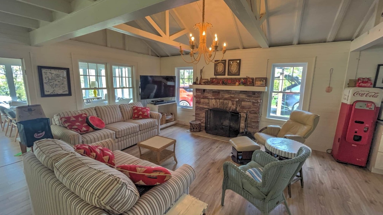 Photo of Livingroom in Rideau Lakes