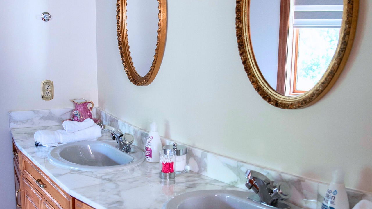 Photo of Bathroom in Lakeshore