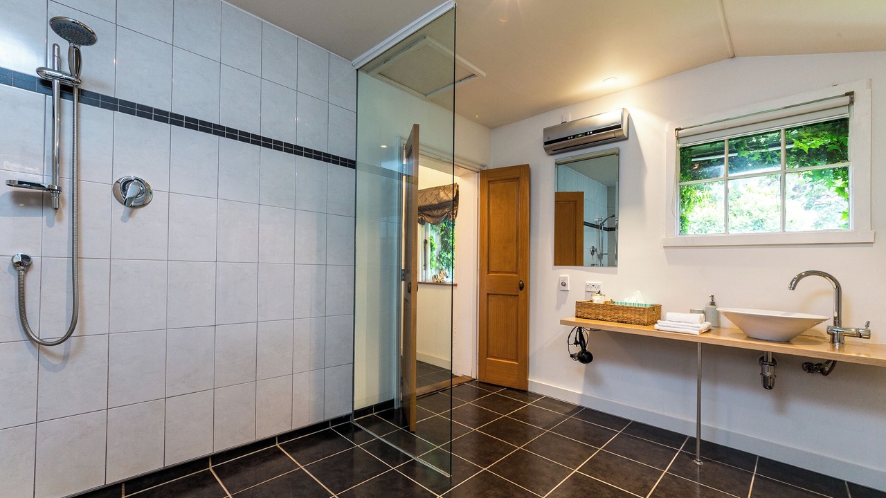 Photo of Bathroom in Tuamarina