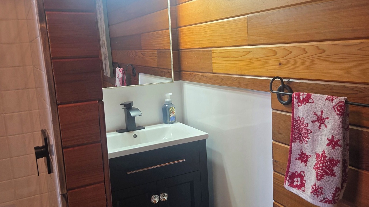 Photo of Bathroom in Boblo Island