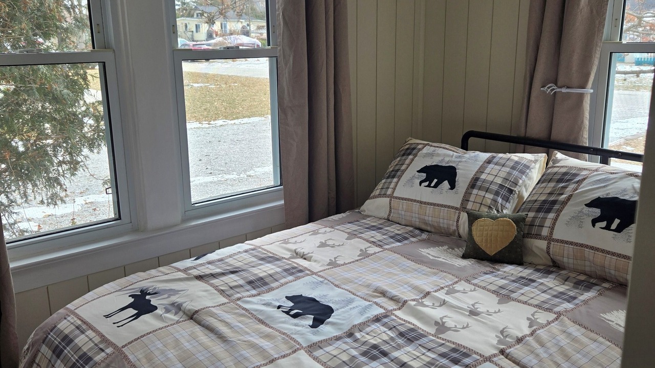 Photo of Bedroom in Boblo Island