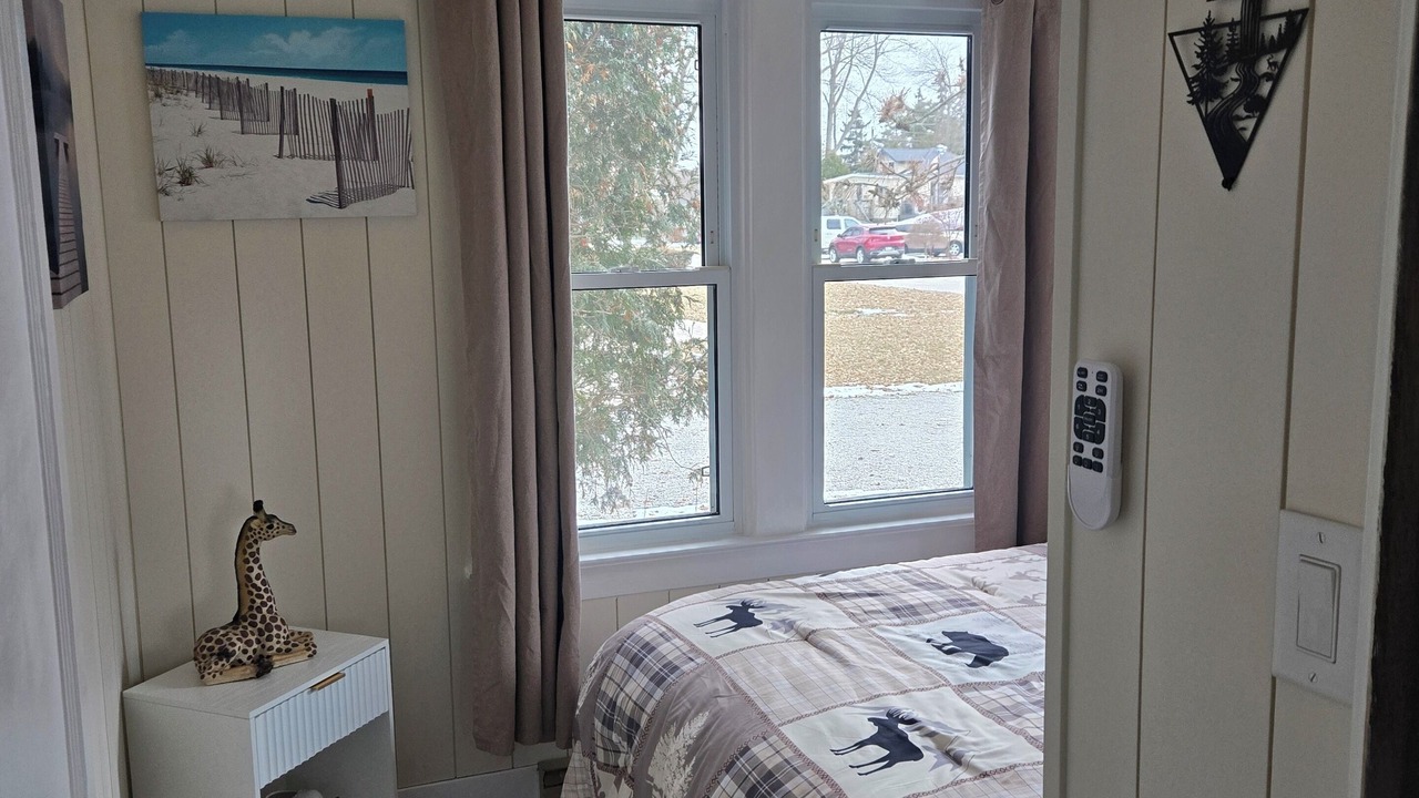 Photo of Bedroom in Boblo Island