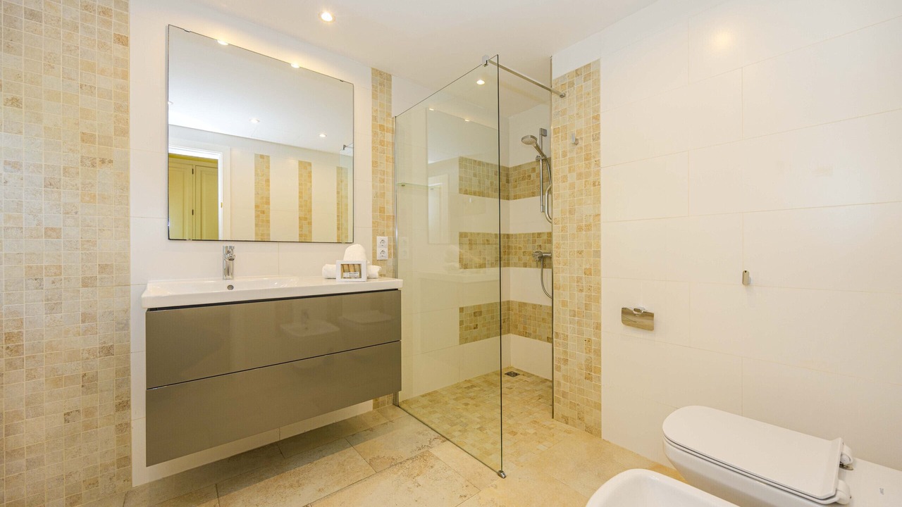 Photo of Bathroom in Alcanada