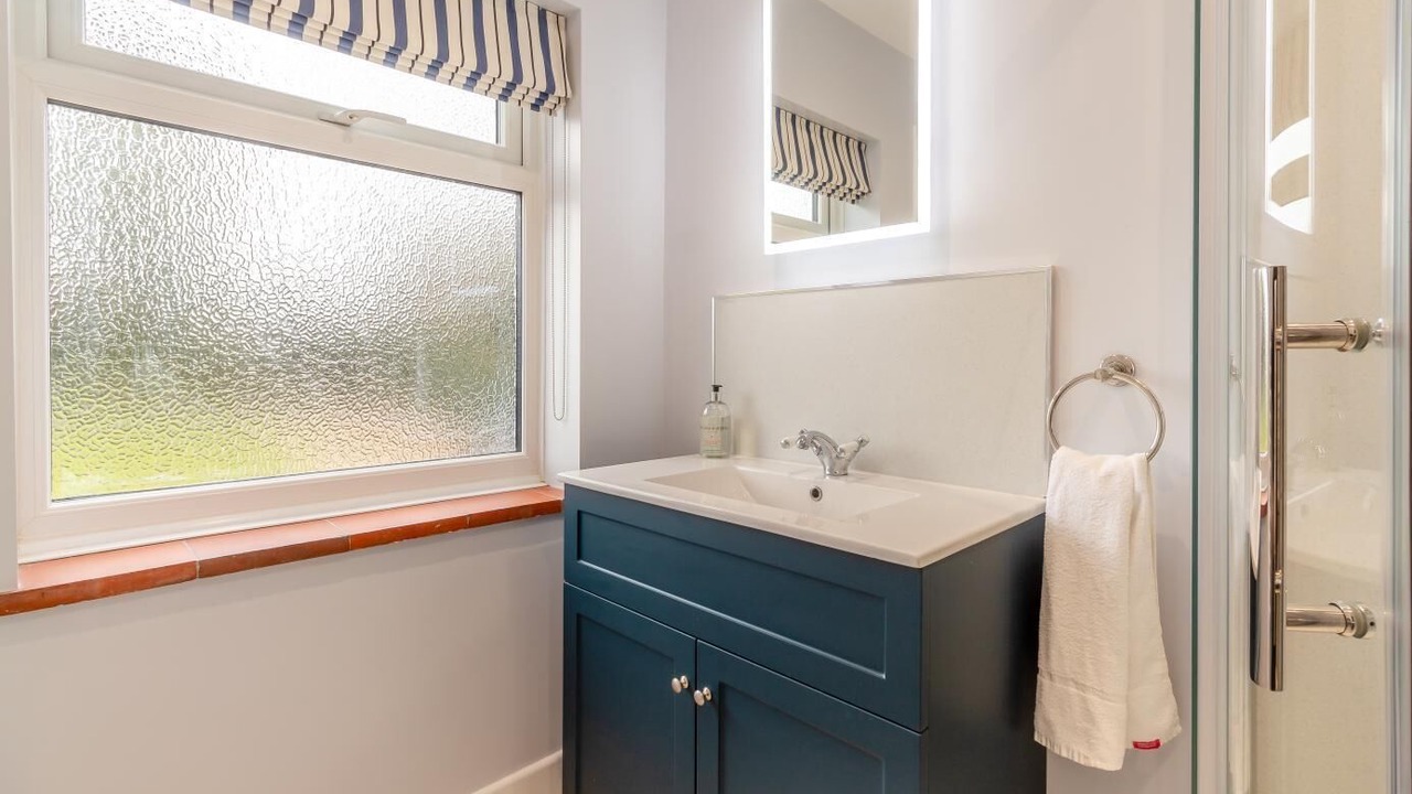 Photo of Bathroom in Knodishall