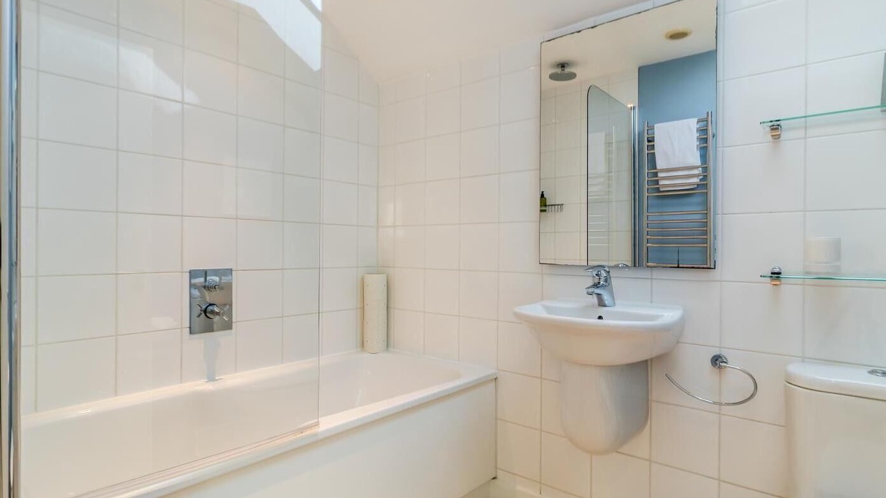 Photo of Bathroom in Knodishall