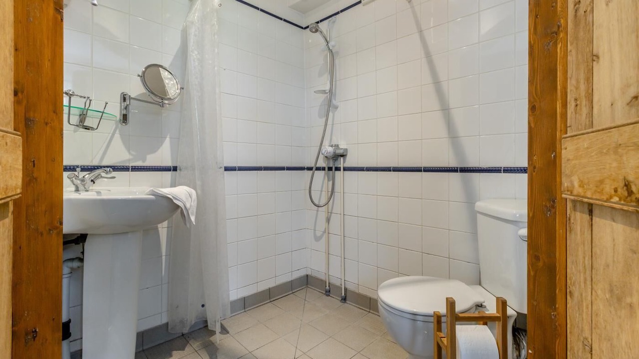 Photo of Bathroom in Felindre