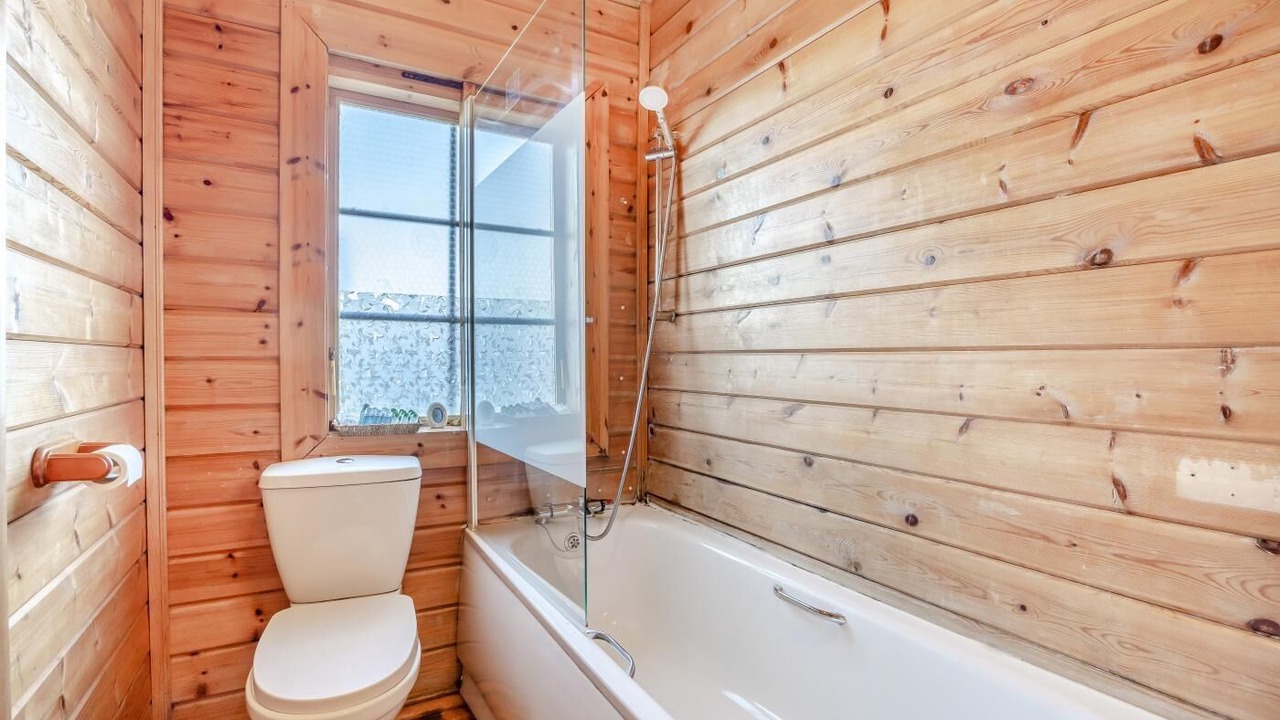 Photo of Bathroom in Glentham