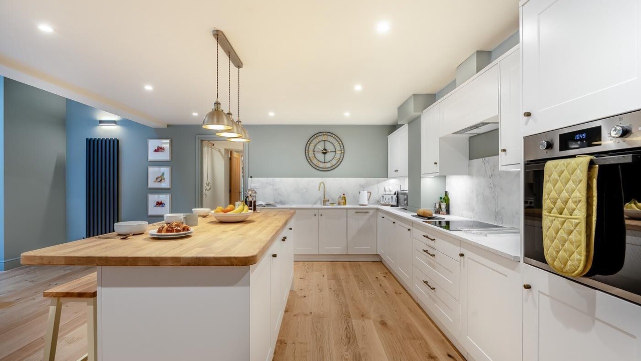 Photo of Kitchen in Ewhurst Green