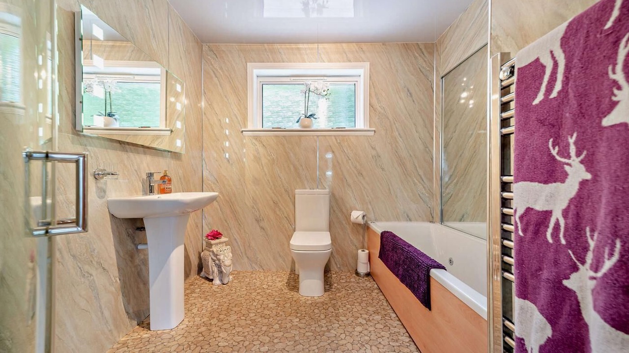 Photo of Bathroom in Cairndow