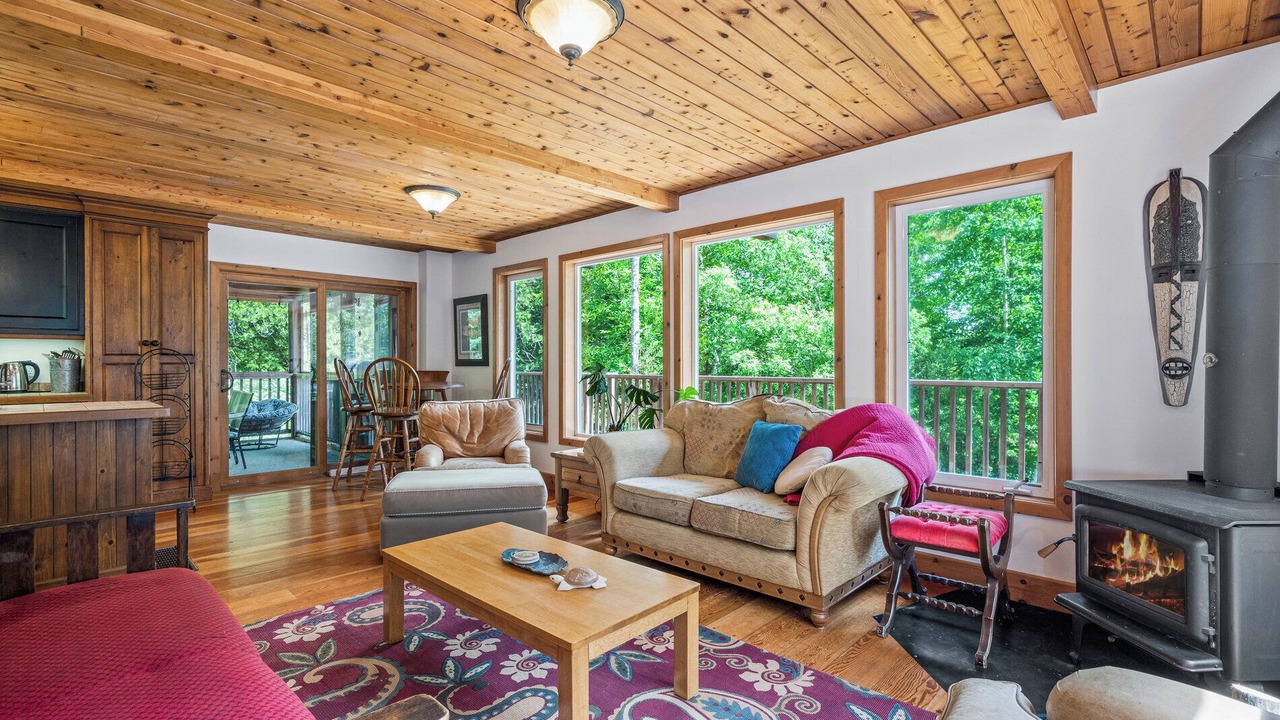 Photo of Livingroom in Lakefield