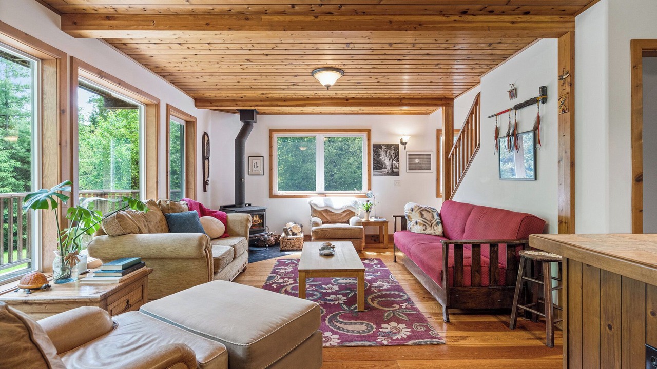 Photo of Livingroom in Lakefield