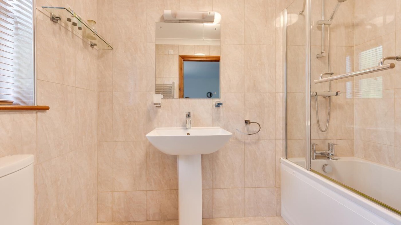 Photo of Bathroom in Tan-y-groes