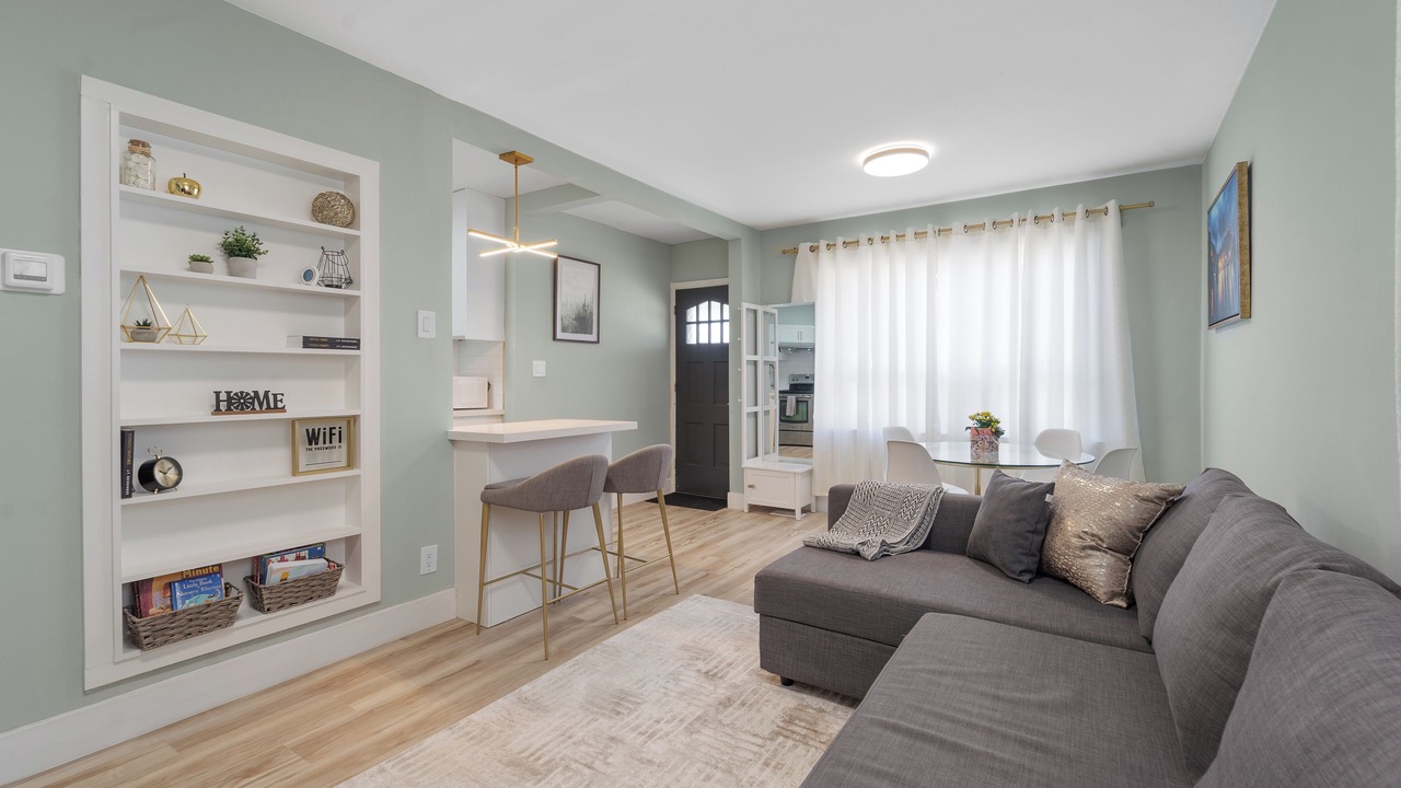Photo of Livingroom in Old East York